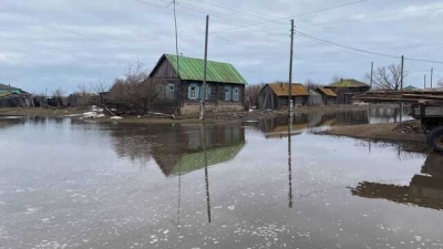 Паводок в Кузбассе: Село Усть-Кабырза борется с наводнением