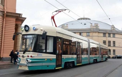 В Петербурге в результате наезда трамвая пострадали три человека